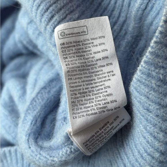 & Other Stories Wool Blend Alpaca Soft V-Neck Cardigan in Baby Blue Size XS - Picture 8 of 8